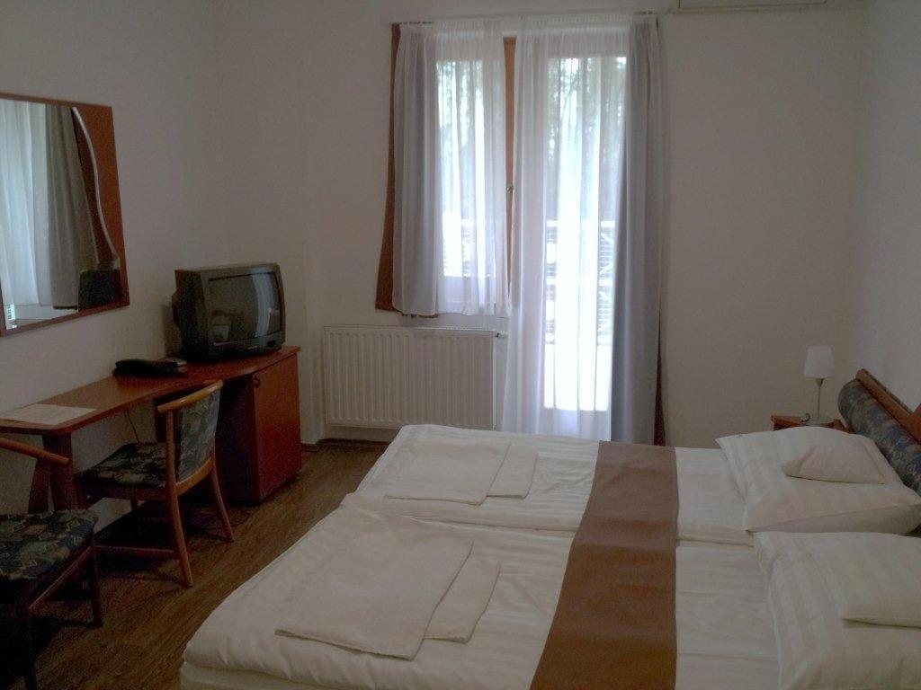 Fenyves Wellness Hotel Békéscsaba Esterno foto